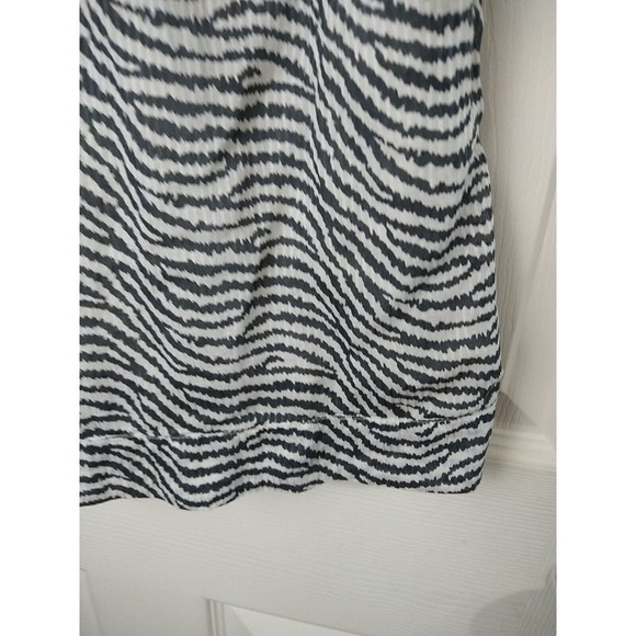 $ French Connection Black White Zebra Lined Ruffled Trim Keyhole Tank. Size 2 - Picture 4 of 7